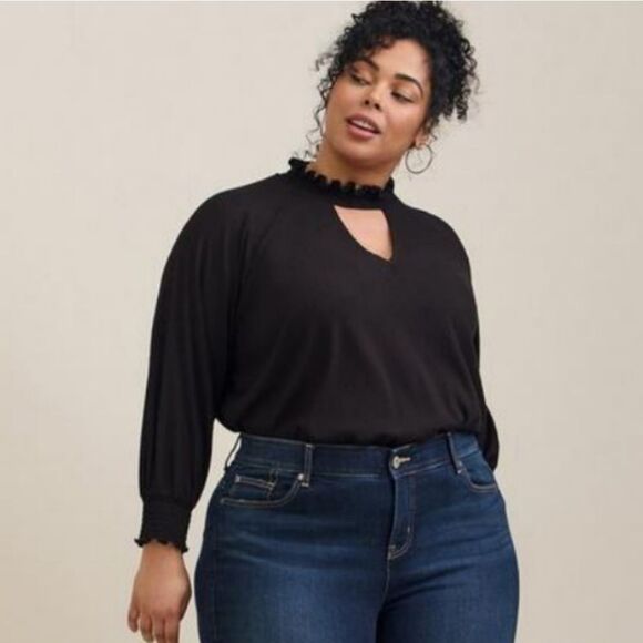Torrid -466 NWT Textured Jersey Choker Neck Smocked Bottom Top Black Size 3 / 3X - Picture 1 of 9